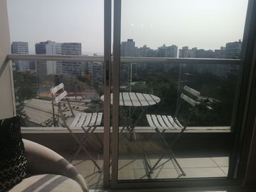 Venta de Departamento Dos Dormitorios, Cochera, en Barranco Límite con Miraflores