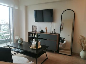 Venta de Departamento Dos Dormitorios, Cochera, en Barranco Límite con Miraflores