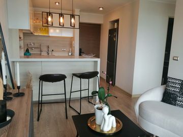 Venta de Departamento Dos Dormitorios, Cochera, en Barranco Límite con Miraflores