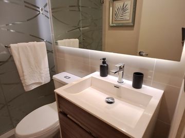 Venta de Departamento Dos Dormitorios, Cochera, en Barranco Límite con Miraflores