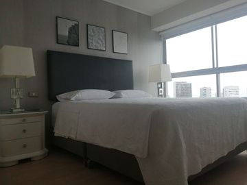 Venta de Departamento Dos Dormitorios, Cochera, en Barranco Límite con Miraflores