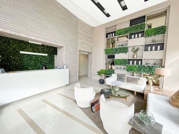 Venta de Departamento Dos Dormitorios, Cochera, en Barranco Límite con Miraflores