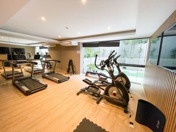 Venta de Departamento Dos Dormitorios, Cochera, en Barranco Límite con Miraflores