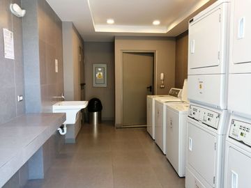 Venta de Departamento Dos Dormitorios, Cochera, en Barranco Límite con Miraflores