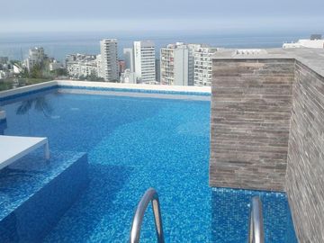 Venta de Departamento Dos Dormitorios, Cochera, en Barranco Límite con Miraflores