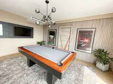 Venta de Departamento Dos Dormitorios, Cochera, en Barranco Límite con Miraflores
