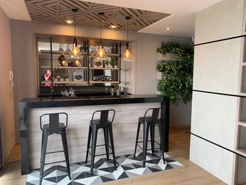 Venta de Departamento Dos Dormitorios, Cochera, en Barranco Límite con Miraflores
