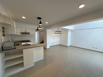 Dúplex en Venta en Barranco 2 Dormitorios, con Linda Terraza y Estacionamiento