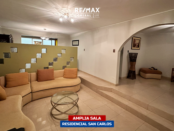 Casa Frente A Parque - Residencial San Carlos (Ica)
