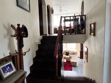 Oportunidad propiedad con uso de suelo comercial de bajo impacto, ideal para oficinas, despachos, notarias, clincas dentales etc.