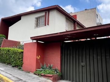 Oportunidad propiedad con uso de suelo comercial de bajo impacto, ideal para oficinas, despachos, notarias, clincas dentales etc.