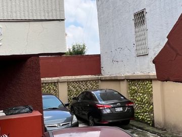 Oportunidad propiedad con uso de suelo comercial de bajo impacto, ideal para oficinas, despachos, notarias, clincas dentales etc.