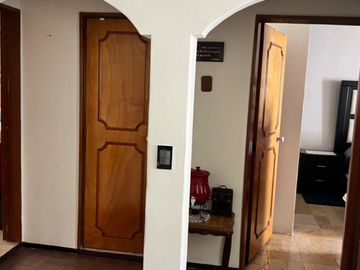 Oportunidad propiedad con uso de suelo comercial de bajo impacto, ideal para oficinas, despachos, notarias, clincas dentales etc.