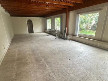 VENTA AMPLIA CASA SAN ISIDRO