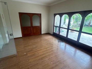VENTA AMPLIA CASA SAN ISIDRO