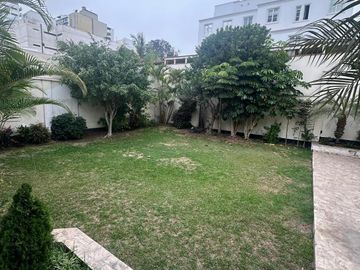 VENTA AMPLIA CASA SAN ISIDRO