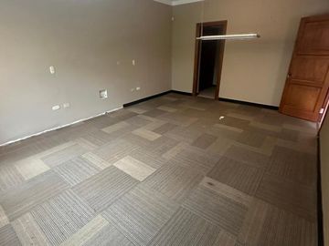 VENTA AMPLIA CASA SAN ISIDRO