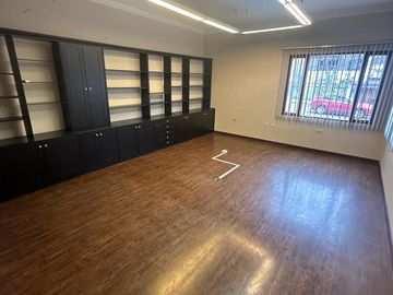 VENTA AMPLIA CASA SAN ISIDRO