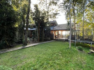 SE VENDE  ENCANTADORA CASA A LA ORRILLA DEL RIO CON VISTA A LOS VOLCANES