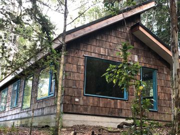 SE VENDE  ENCANTADORA CASA A LA ORRILLA DEL RIO CON VISTA A LOS VOLCANES