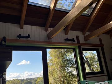 SE VENDE  ENCANTADORA CASA A LA ORRILLA DEL RIO CON VISTA A LOS VOLCANES