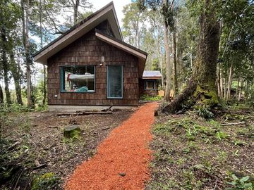 SE VENDE  ENCANTADORA CASA A LA ORRILLA DEL RIO CON VISTA A LOS VOLCANES