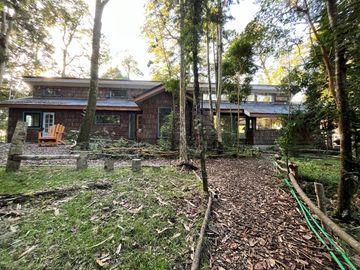 SE VENDE  ENCANTADORA CASA A LA ORRILLA DEL RIO CON VISTA A LOS VOLCANES