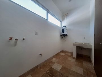 CASA EN VENTA EN EL MAYORAZGO LEON, GTO. CASA SEMI NUEVA CON RECÁMARA EN PLANTA BAJA