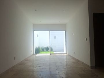 CASA EN VENTA EN EL MAYORAZGO LEON, GTO. CASA SEMI NUEVA CON RECÁMARA EN PLANTA BAJA