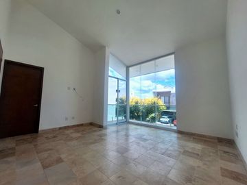 CASA EN VENTA EN EL MAYORAZGO LEON, GTO. CASA SEMI NUEVA CON RECÁMARA EN PLANTA BAJA