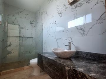 CASA EN VENTA EN EL MAYORAZGO LEON, GTO. CASA SEMI NUEVA CON RECÁMARA EN PLANTA BAJA