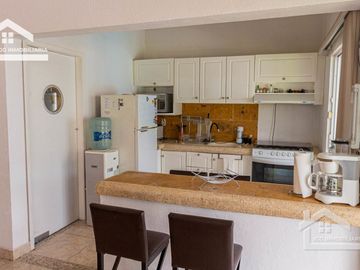 HERMOSA CASA EN VENTA EN LOMAS DE COCOYOC CON ALBERCA Y AMPLIO JARDÍN
