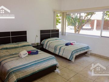 HERMOSA CASA EN VENTA EN LOMAS DE COCOYOC CON ALBERCA Y AMPLIO JARDÍN