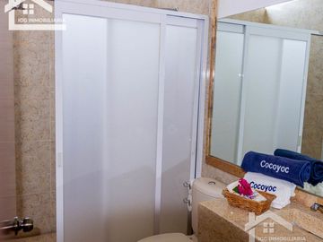 HERMOSA CASA EN VENTA EN LOMAS DE COCOYOC CON ALBERCA Y AMPLIO JARDÍN