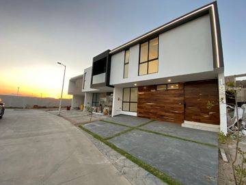 CASA EN VENTA EN VALLE IMPERIAL