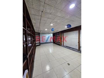 🔹 ¡OPORTUNIDAD ÚNICA! VENTA DE LOCAL COMERCIAL PUERTA A CALLE EN GALERÍA CENTRAL 🔹
