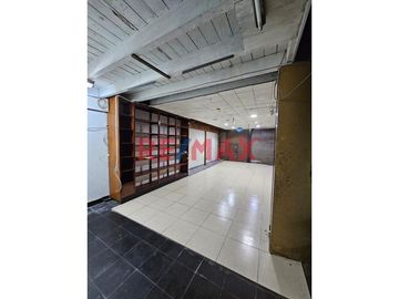 🔹 ¡OPORTUNIDAD ÚNICA! VENTA DE LOCAL COMERCIAL PUERTA A CALLE EN GALERÍA CENTRAL 🔹
