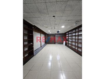 🔹 ¡OPORTUNIDAD ÚNICA! VENTA DE LOCAL COMERCIAL PUERTA A CALLE EN GALERÍA CENTRAL 🔹
