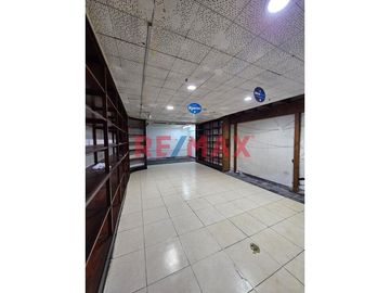 🔹 ¡OPORTUNIDAD ÚNICA! VENTA DE LOCAL COMERCIAL PUERTA A CALLE EN GALERÍA CENTRAL 🔹