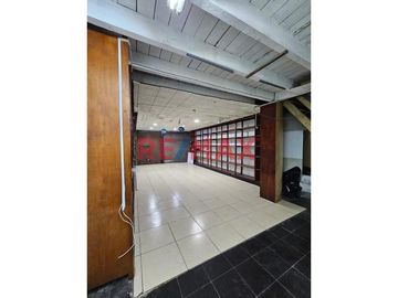 🔹 ¡OPORTUNIDAD ÚNICA! VENTA DE LOCAL COMERCIAL PUERTA A CALLE EN GALERÍA CENTRAL 🔹
