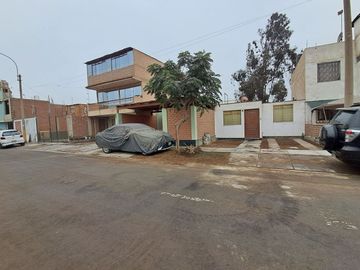Casa 2 Dormitorios Vista A Parque En Venta En Puente Piedra