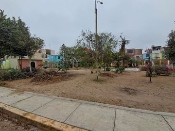 Casa 2 Dormitorios Vista A Parque En Venta En Puente Piedra