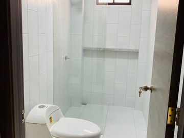 ‼️ BAJAMOS EL PRECIO ‼️ VENDO HERMOSA CASA DENTRO DE URBANIZACIÓN, PRECIO DE OPORTUNIDAD