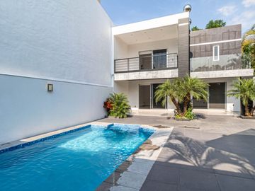 CASA EN VENTA EN CUERNAVACA NORTE CON ACCESO CONTROLADO.