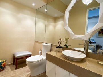 Venta de Departamento Vista al Mar, 3 Dormitorios, Cochera en Malecón Armendáriz, Miraflores - Miraflores