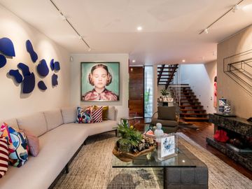 PRECIOSA CASA REMODELADA Y DISEÑADA POR ARQ. VERA VELARDE