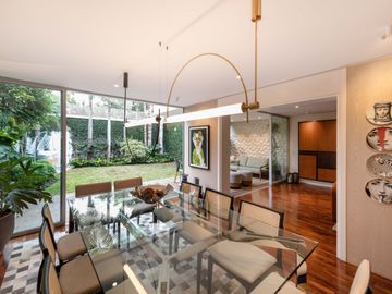 PRECIOSA CASA REMODELADA Y DISEÑADA POR ARQ. VERA VELARDE