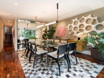 PRECIOSA CASA REMODELADA Y DISEÑADA POR ARQ. VERA VELARDE