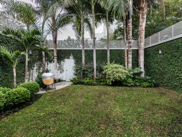 PRECIOSA CASA REMODELADA Y DISEÑADA POR ARQ. VERA VELARDE