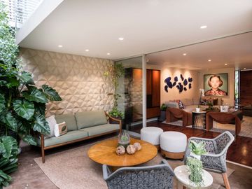 PRECIOSA CASA REMODELADA Y DISEÑADA POR ARQ. VERA VELARDE